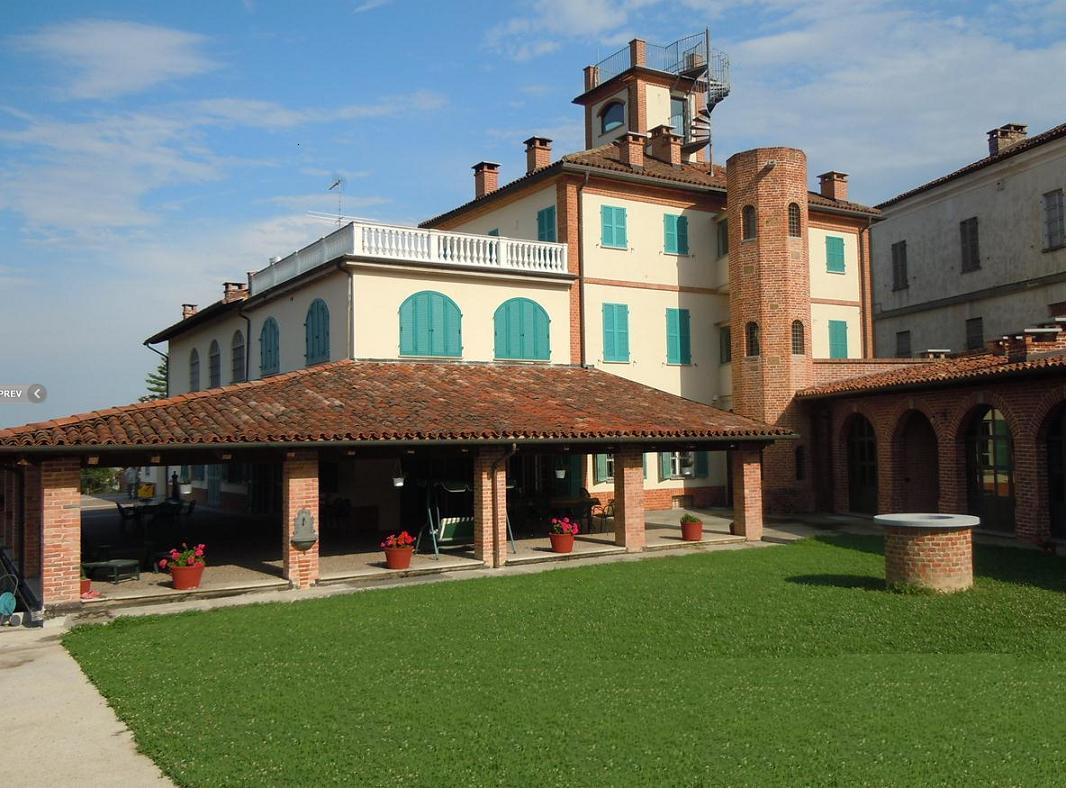 Villa con torretta vicino Asti